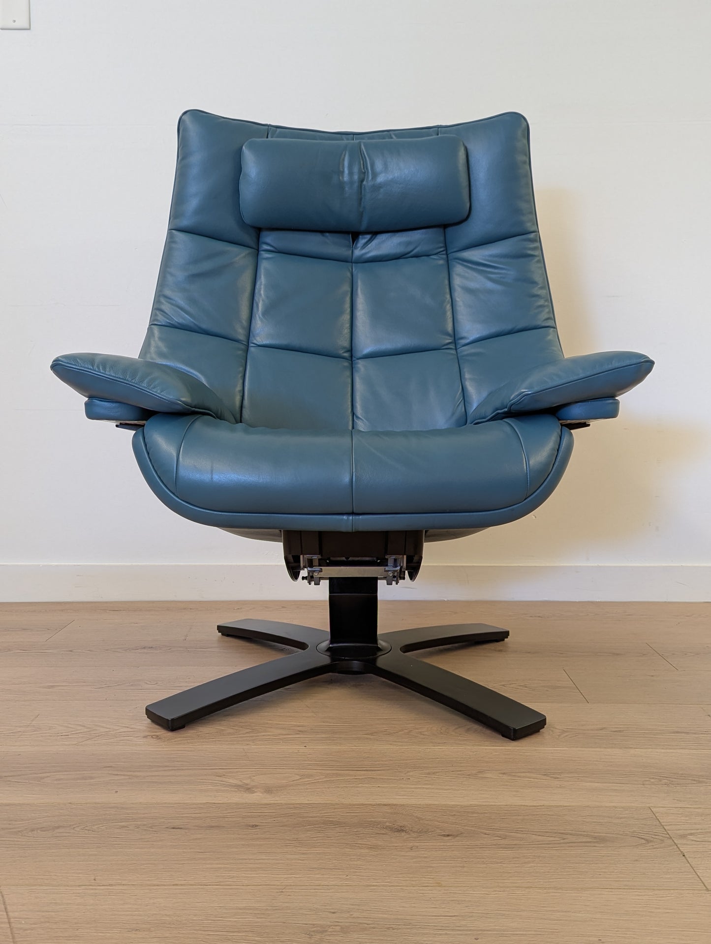 Natuzzi Italia Re-Vive Quilted King 600K Swivel Chair + Ottoman