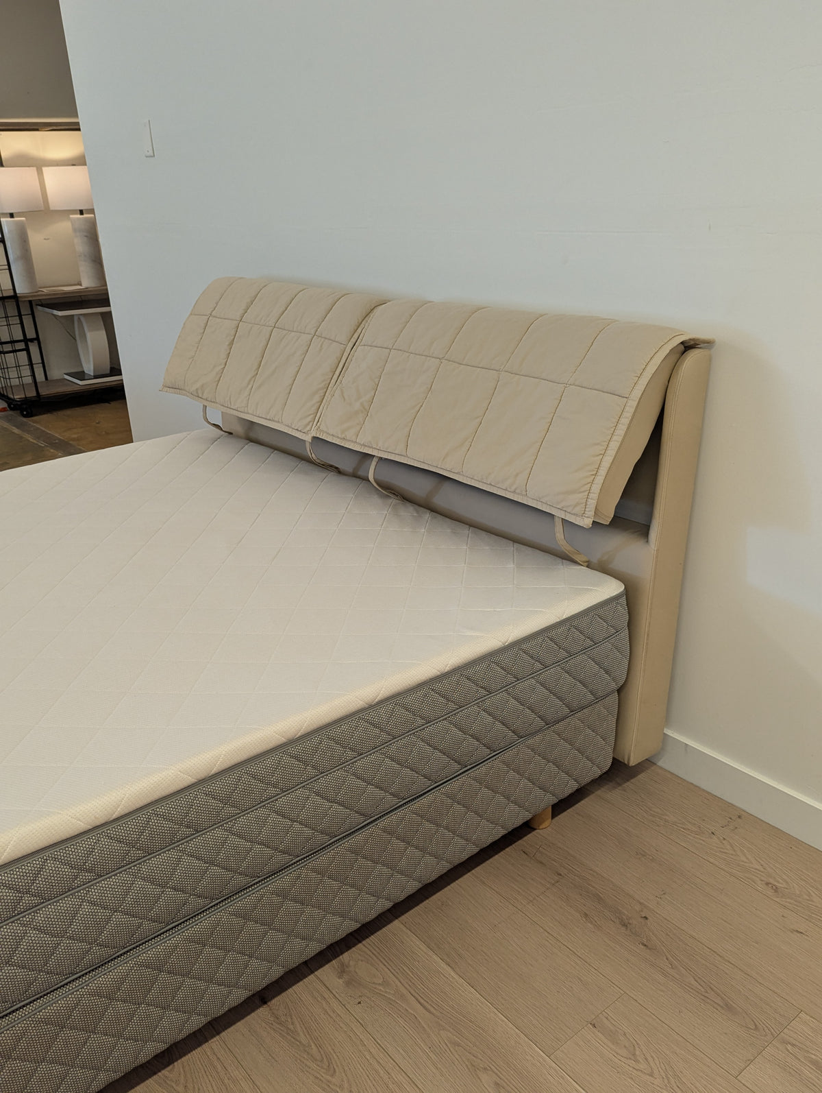 Duxiana Pascal 8888 Bed System (King)
