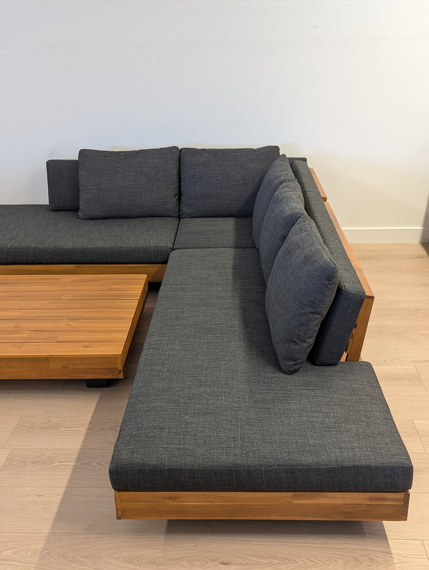 Article 100" Lubek Sectional Set (Cover Included)