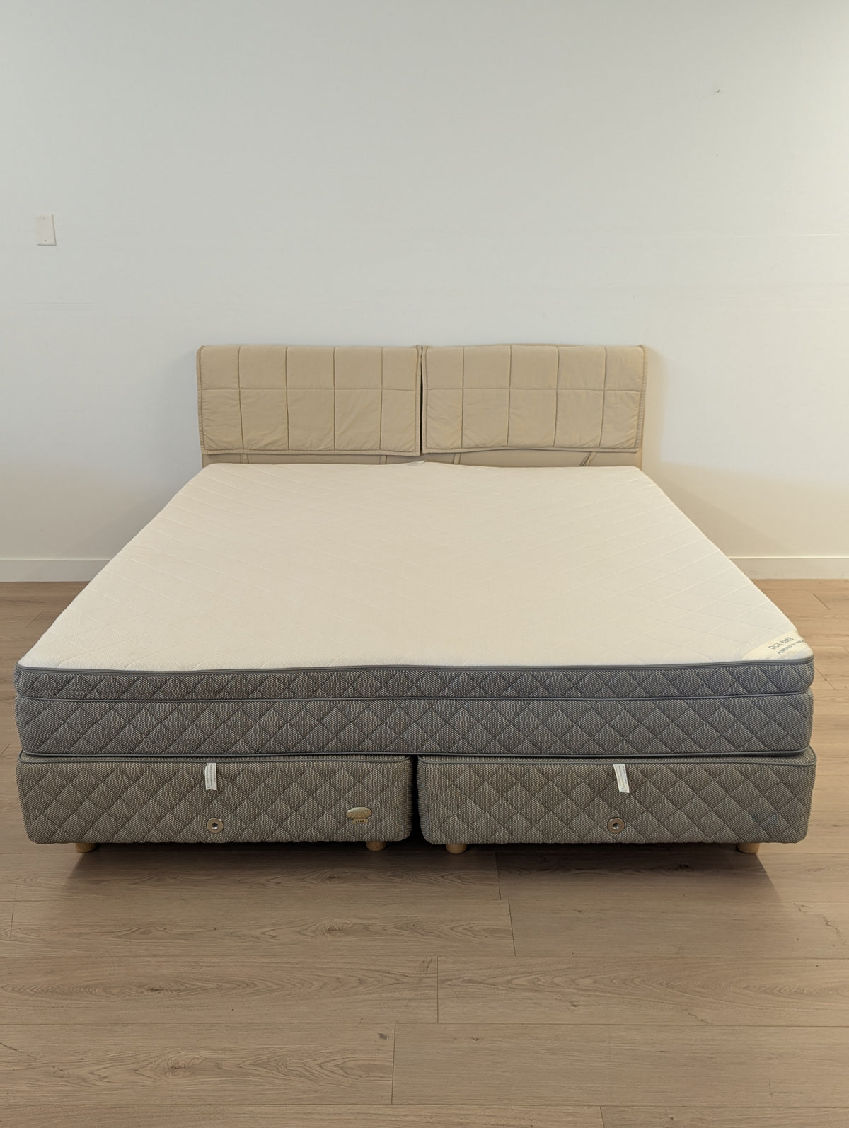 Duxiana Pascal 8888 Bed System (King)