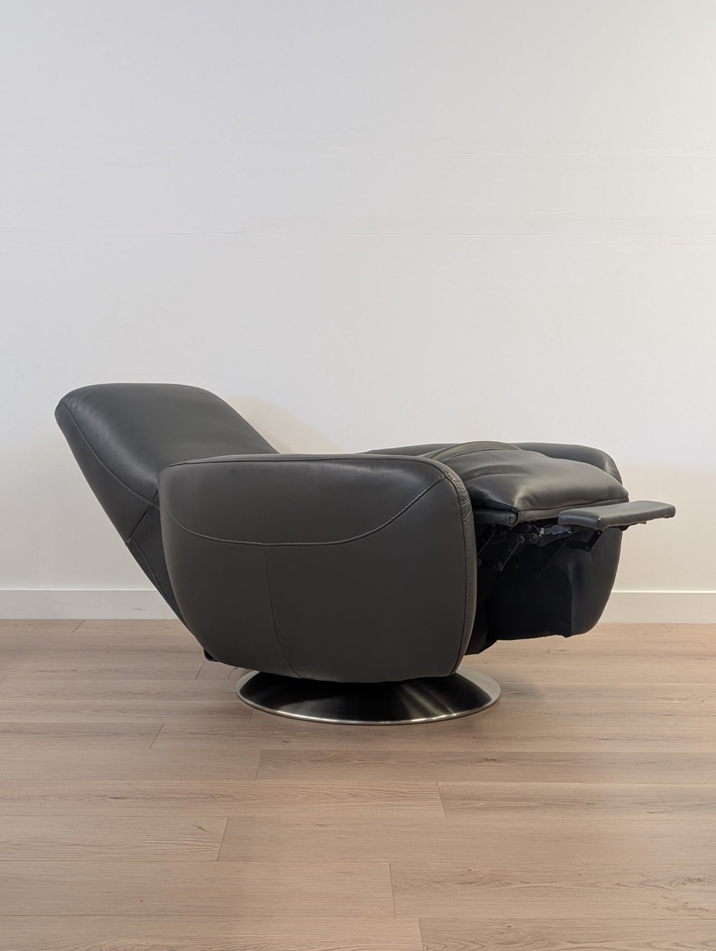 Natuzzi Editions MODB769 Reclining Swivel Chair (2 Available)