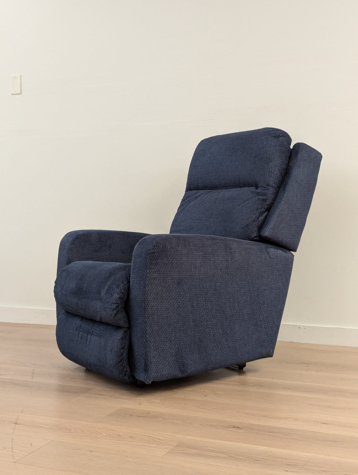 La-Z-Boy Finley Power Reclining Chair (2 Available)