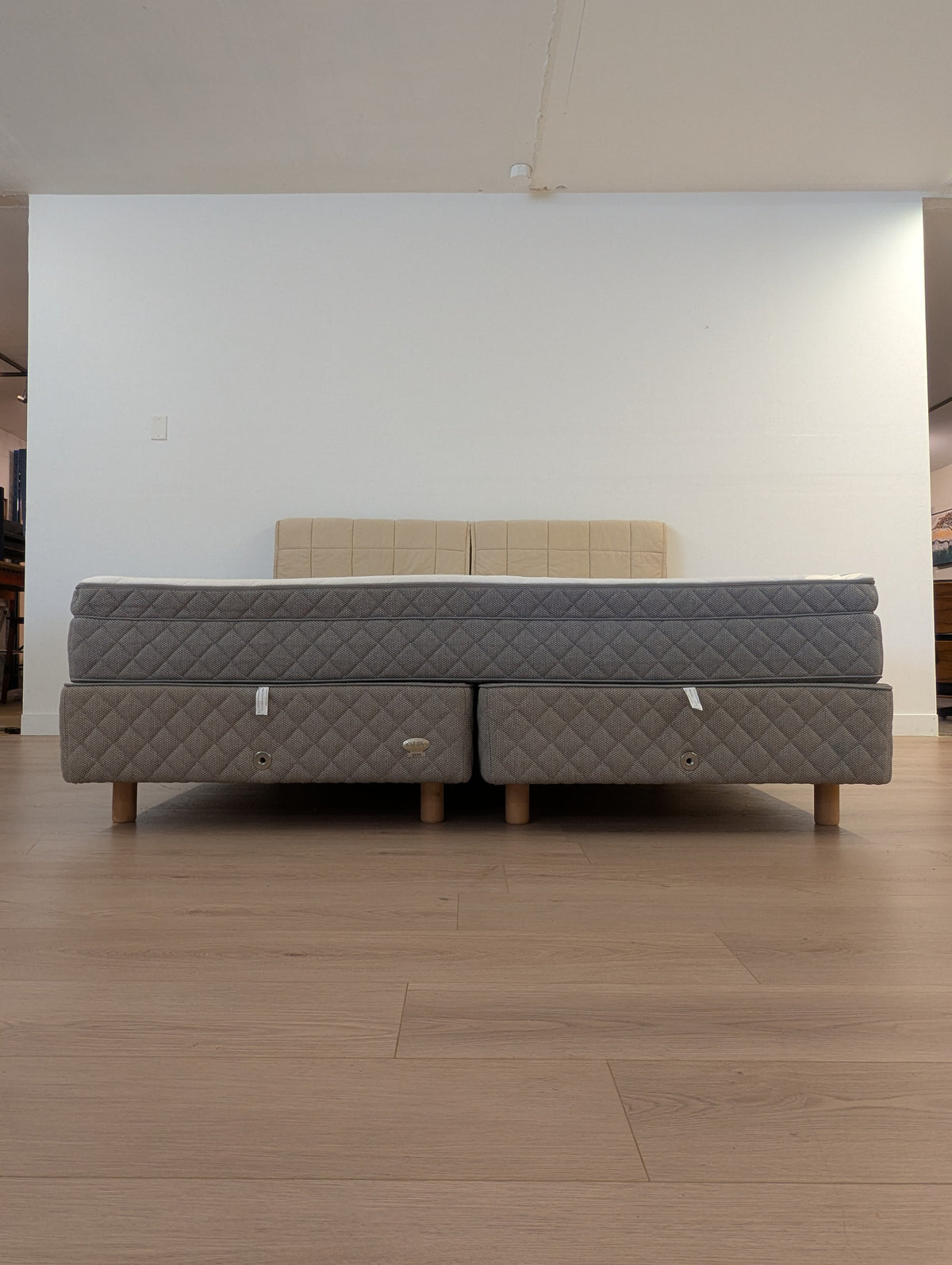 Duxiana Pascal 8888 Bed System (King)