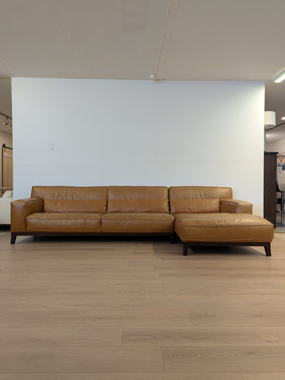 Moe's Marion Sectional