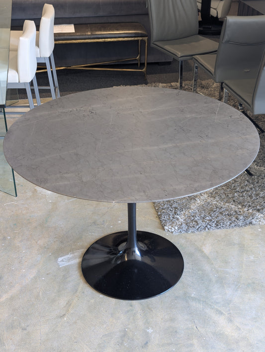 Knoll 42' Saarine Table