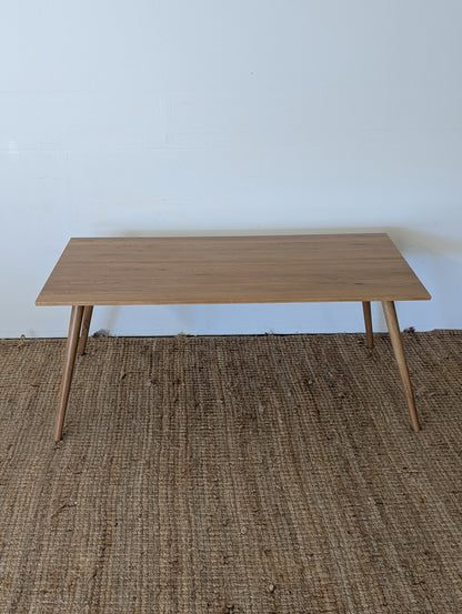 Article Seno Oak Extendable Dining Table