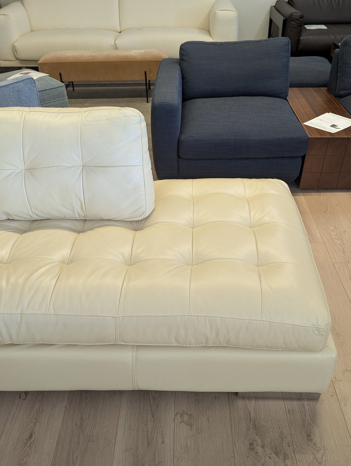 Arizona Leather Newport Sectional with Storage Ottoman