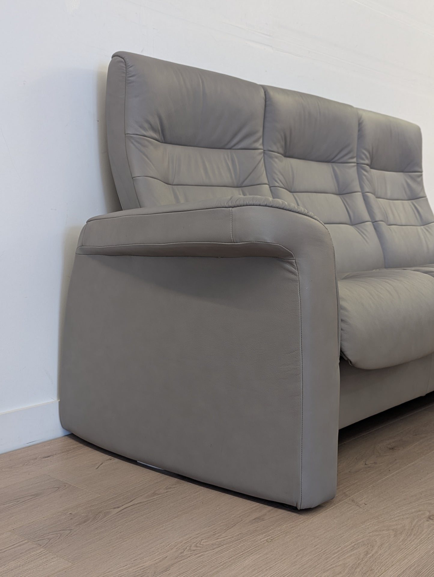 Stressless Sapphire High Back Sofa