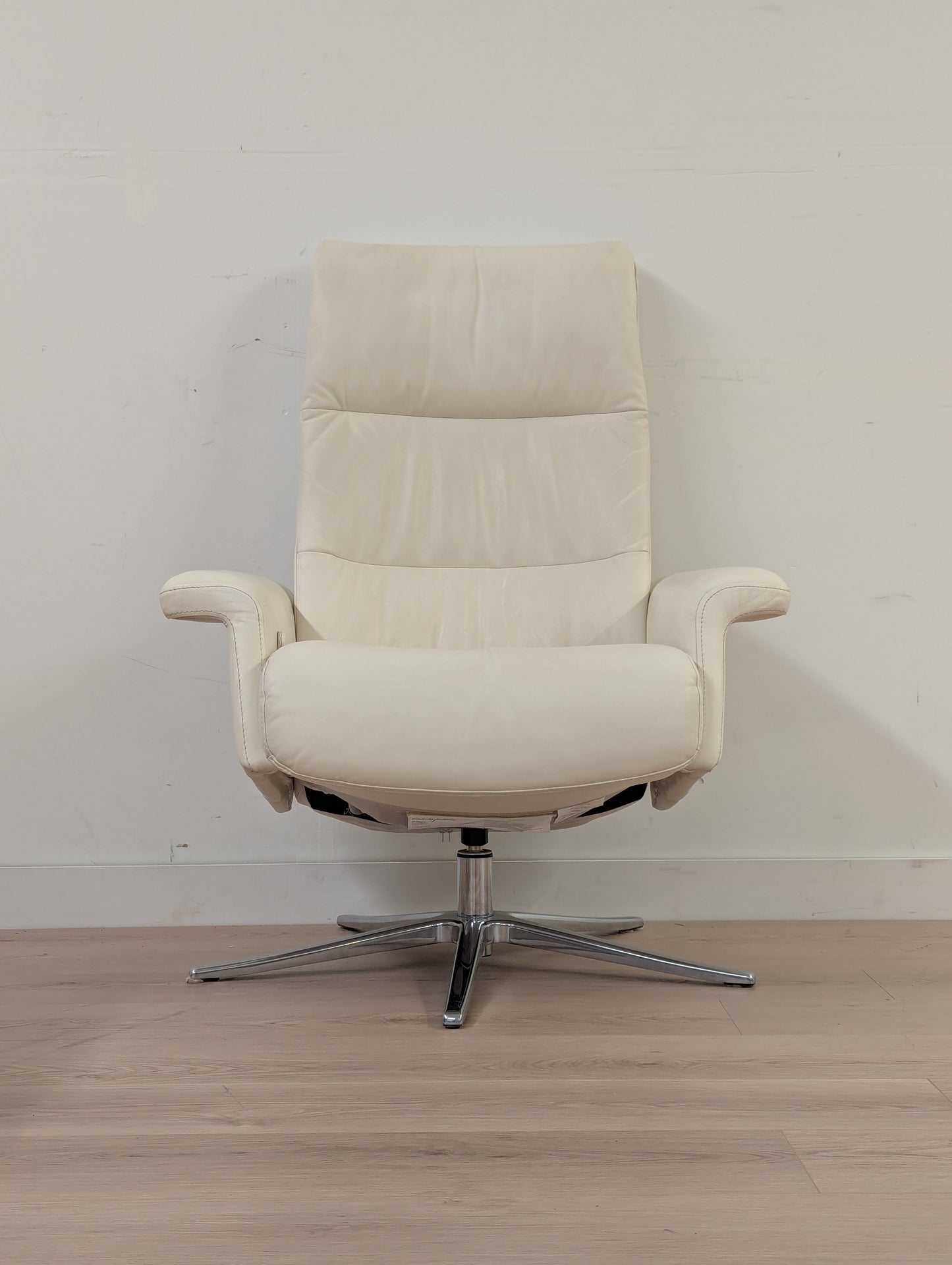 IMG Space 2400 Swivel Reclining Chair + Ottoman