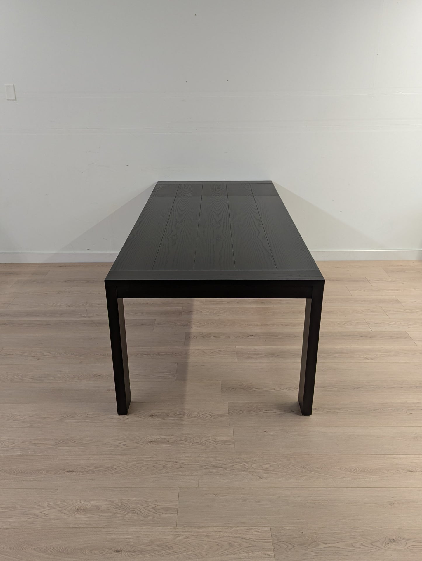 Solid Oak Extendable Dining Table - 6-8 Seat