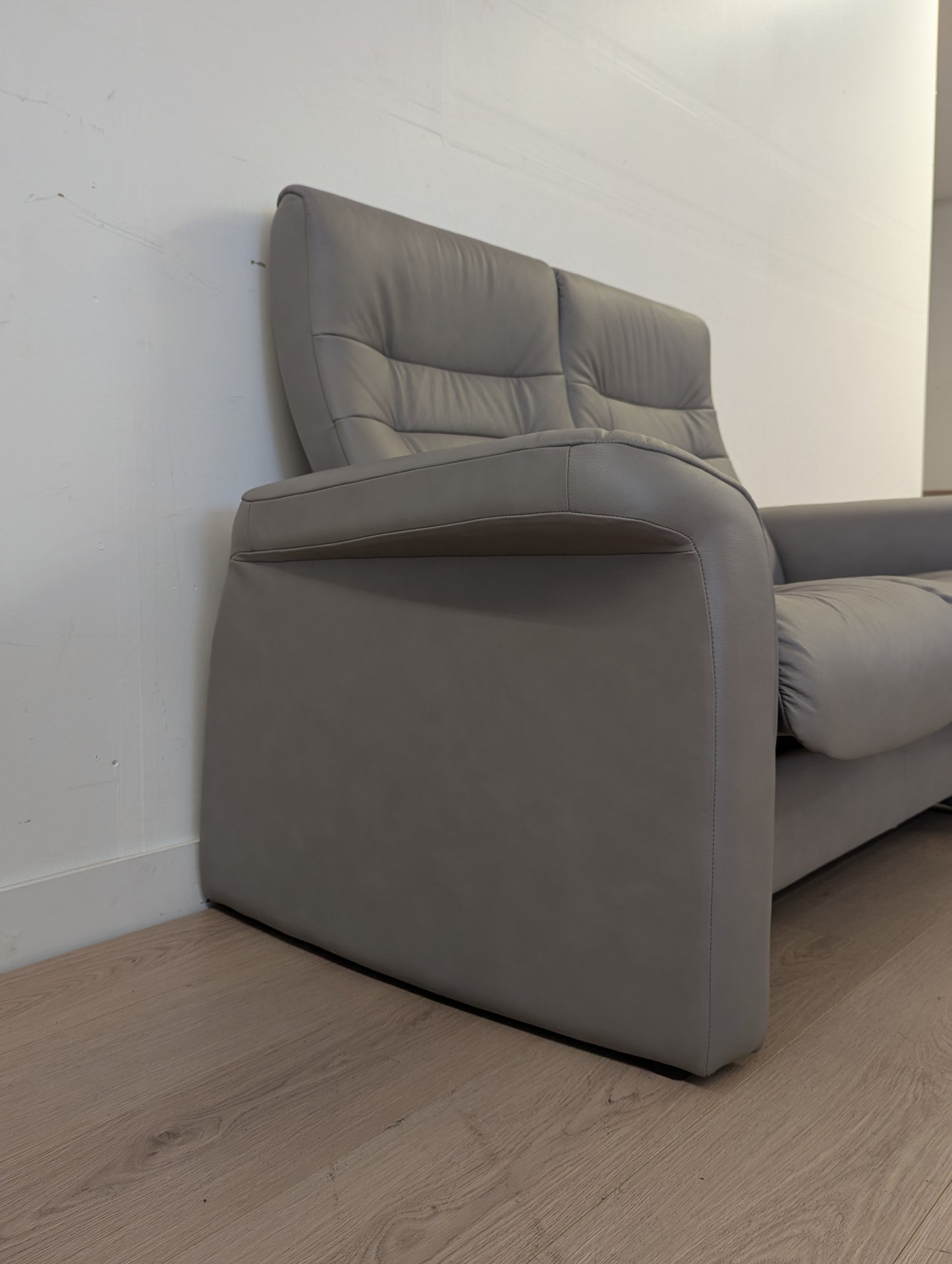 Stressless Sapphire High Back Loveseat
