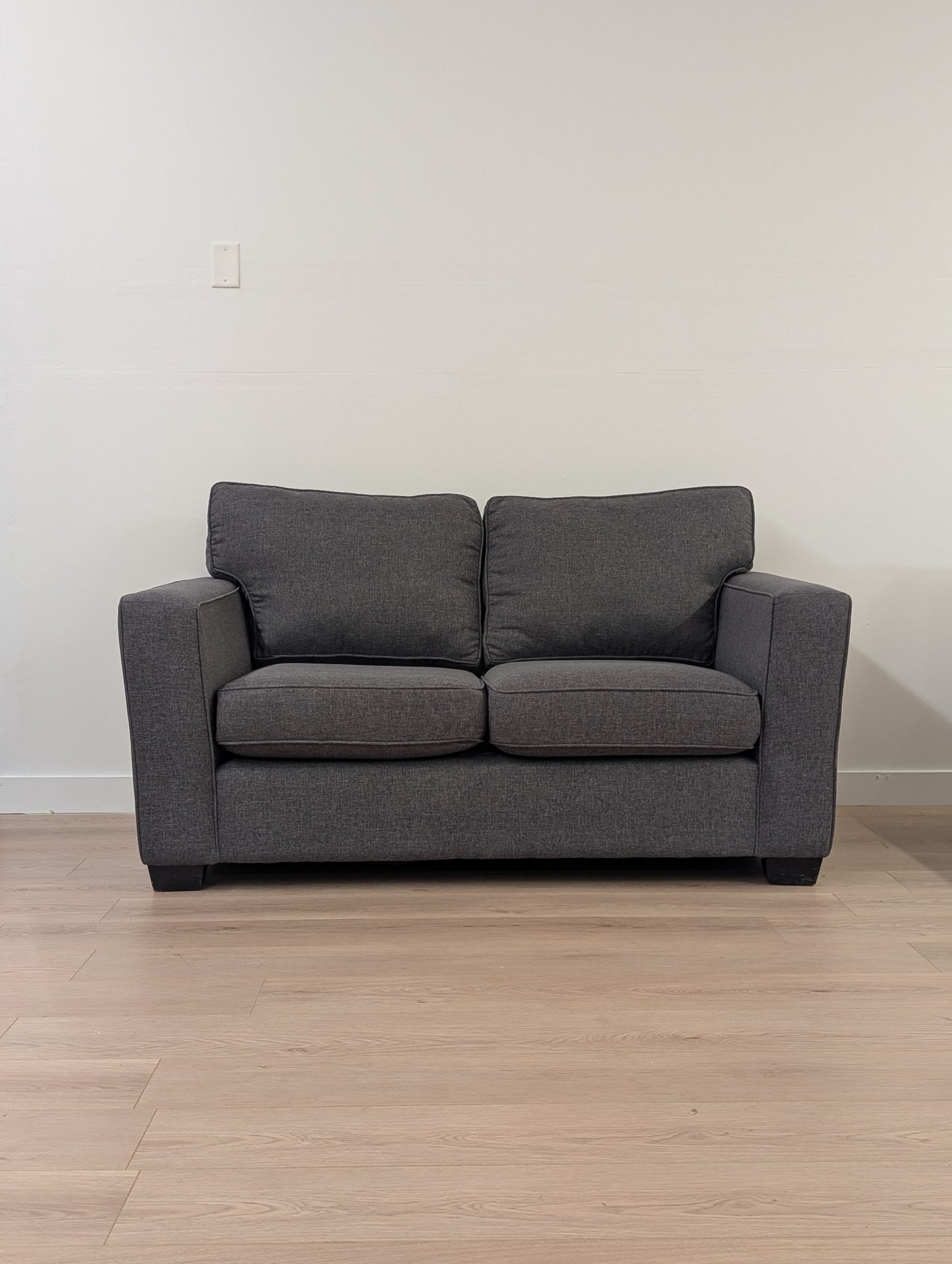 Stylus 2110 Loveseat