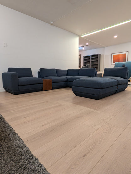 Gus Modern Podium 8 Piece Sectional Set