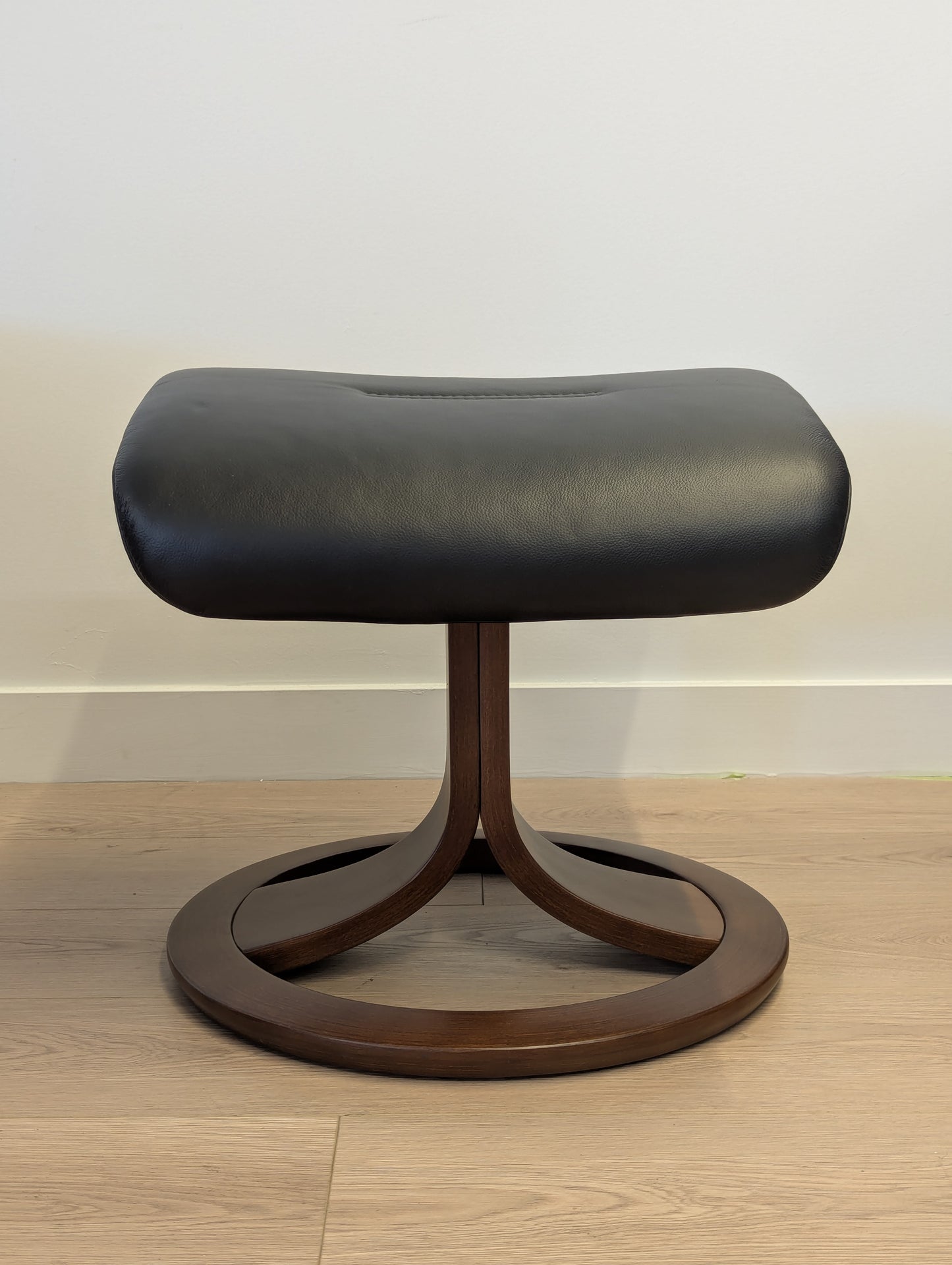 La-Z-Boy Aura 726-92M Swivel Chair with Footrest