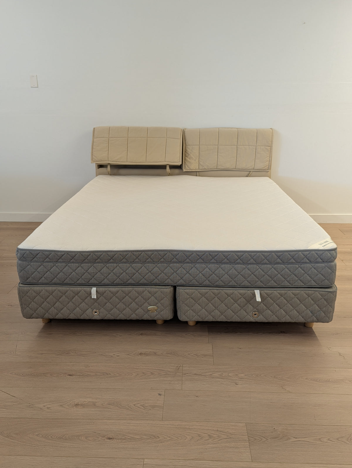 Duxiana Pascal 8888 Bed System (King)