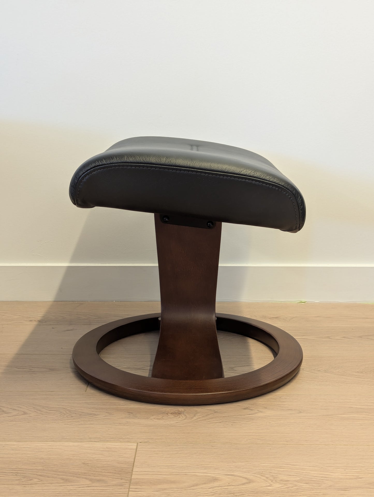 La-Z-Boy Aura 726-92M Swivel Chair with Footrest