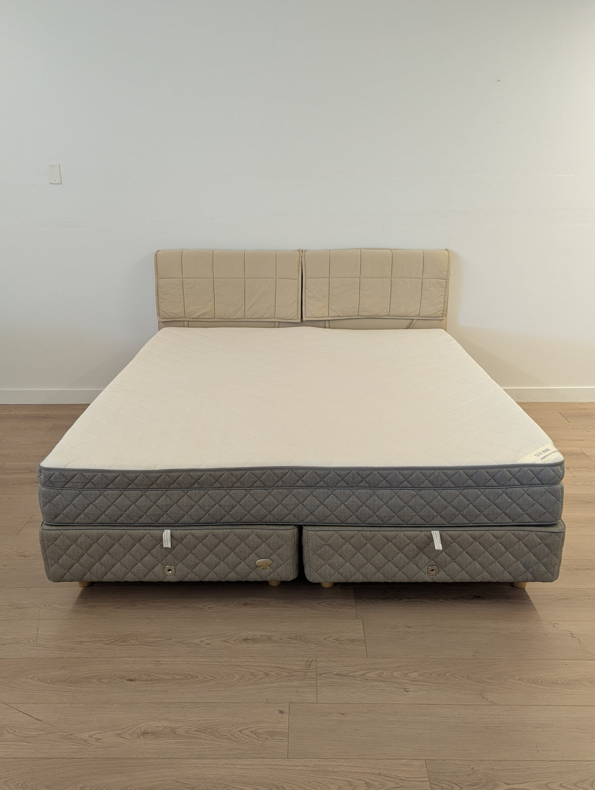 Duxiana Pascal 8888 Bed System (King)