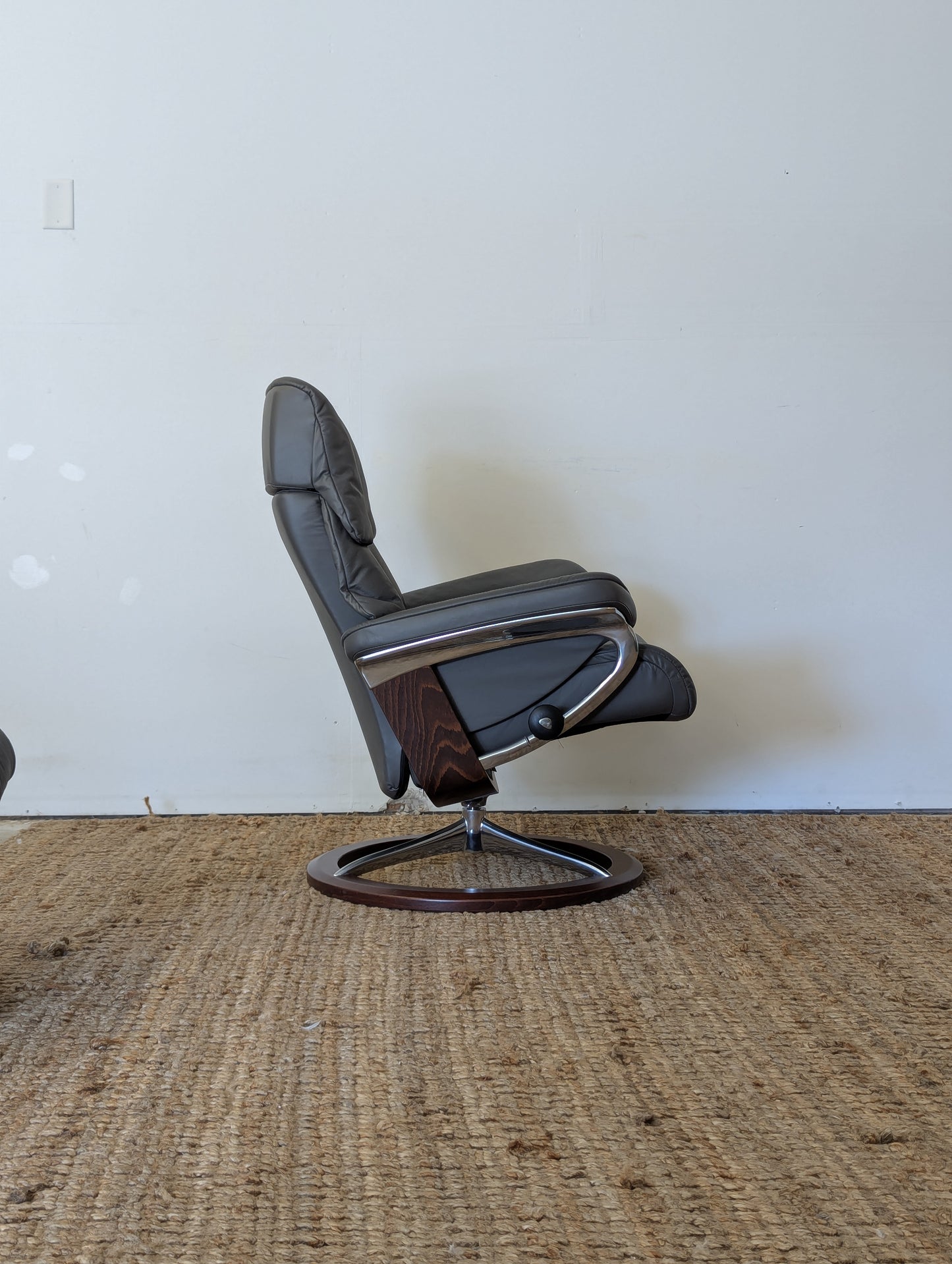 Ekornes Stressless Ruby Reclining Chair + Ottoman