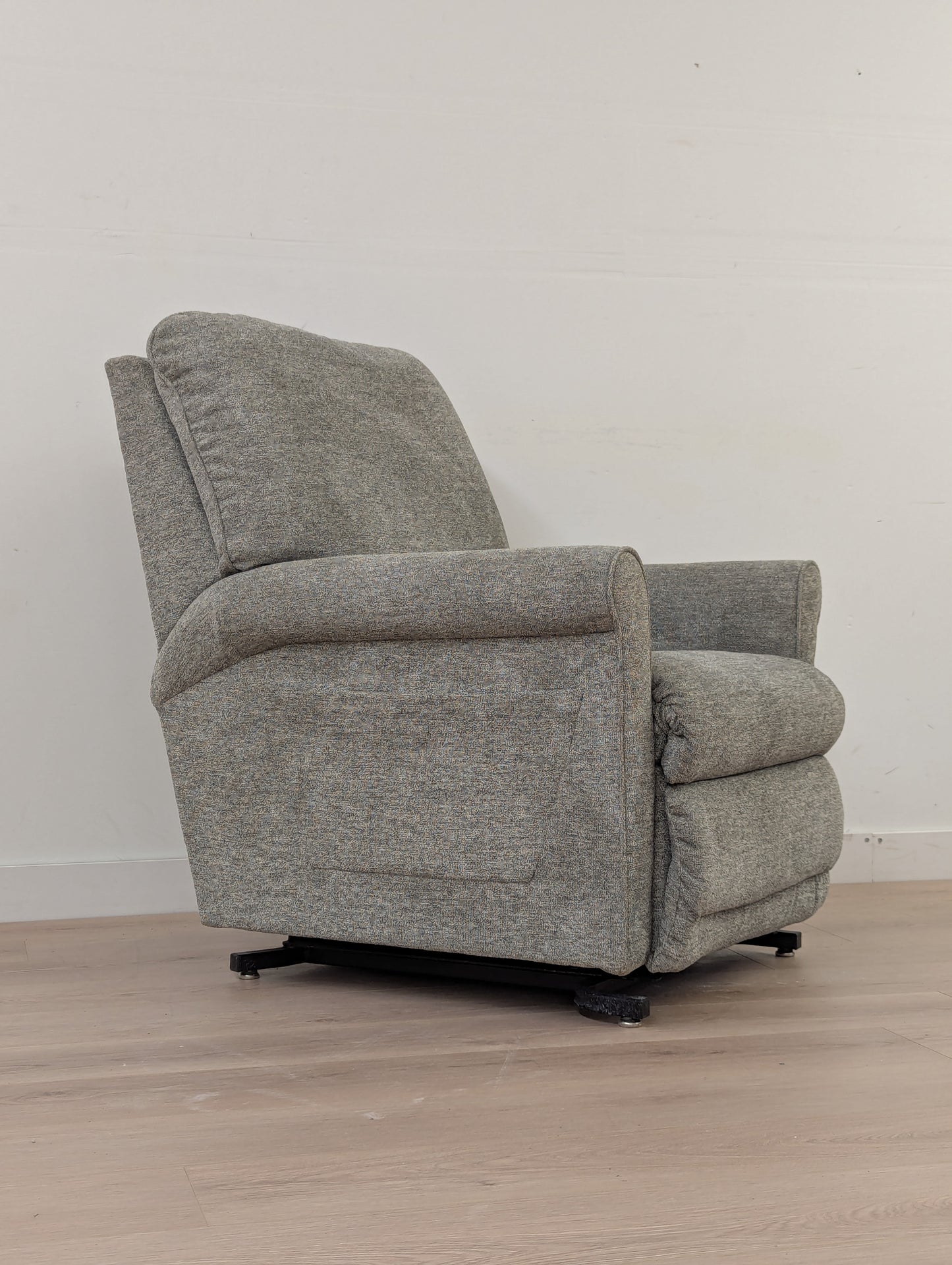 La Z Boy Miller Bronze Power Lift Reclining Chair