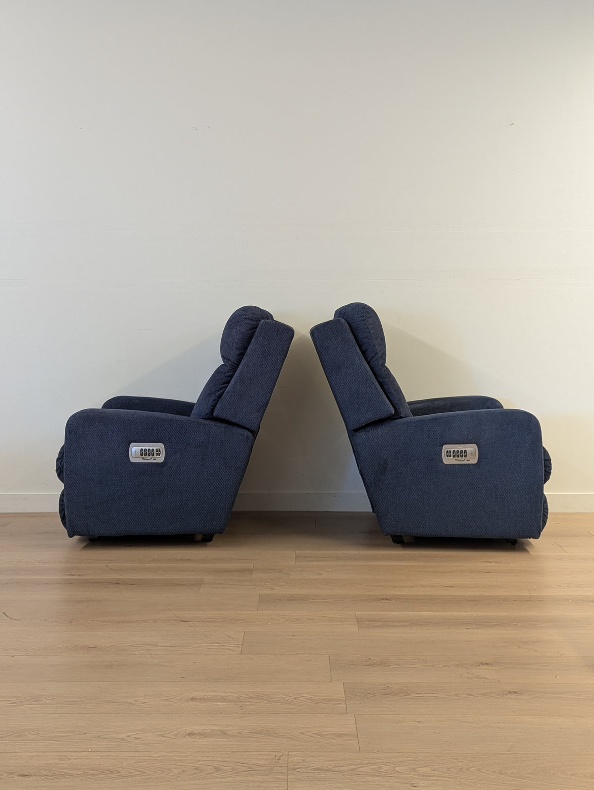La-Z-Boy Finley Power Reclining Chair (2 Available)