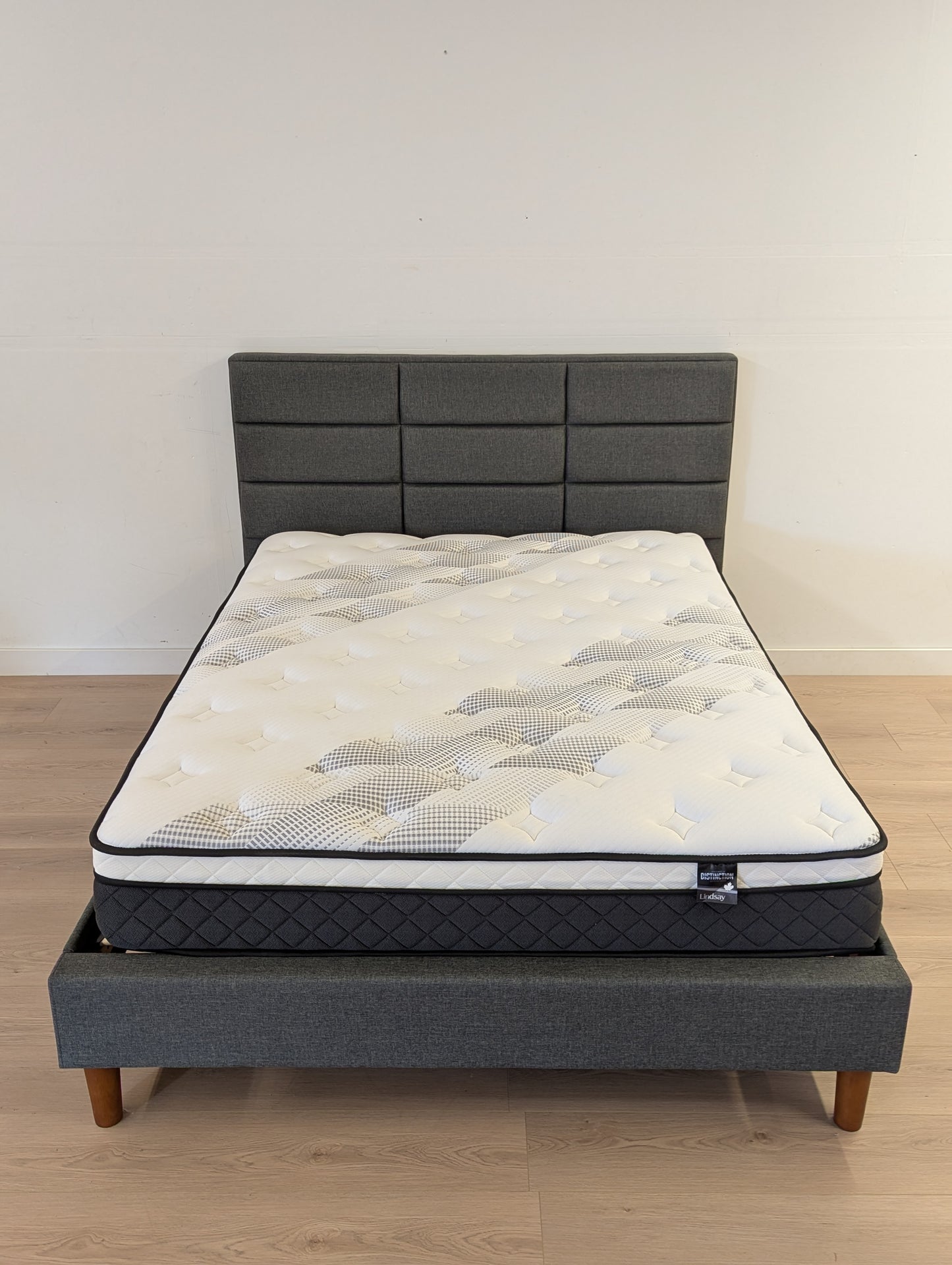 Sleep Country Canada Distinction Series Lindsay Queen Mattress