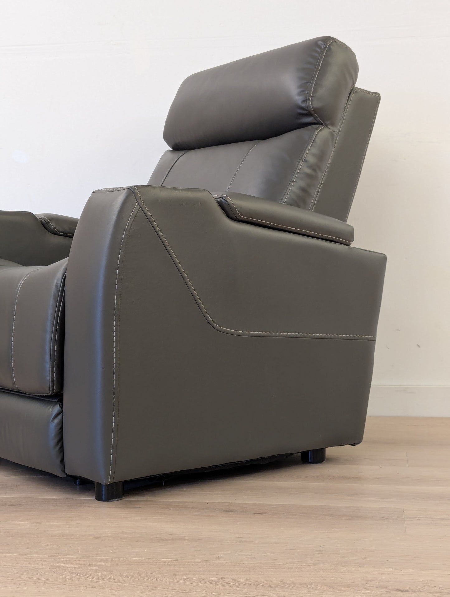 Monarch Jeff Power Motion Chair
