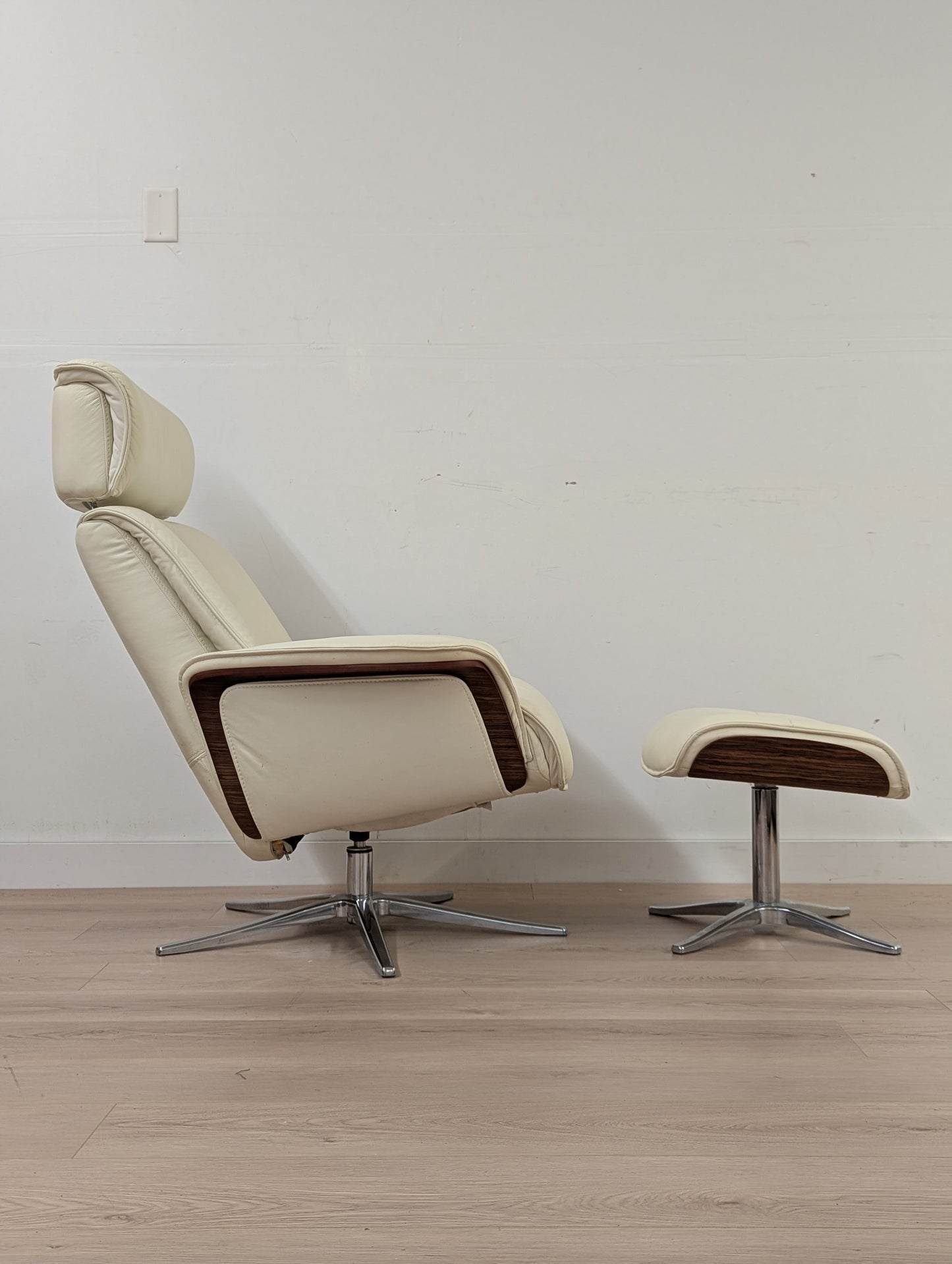 IMG Space 5400S Swivel Leather Recliner + Ottoman