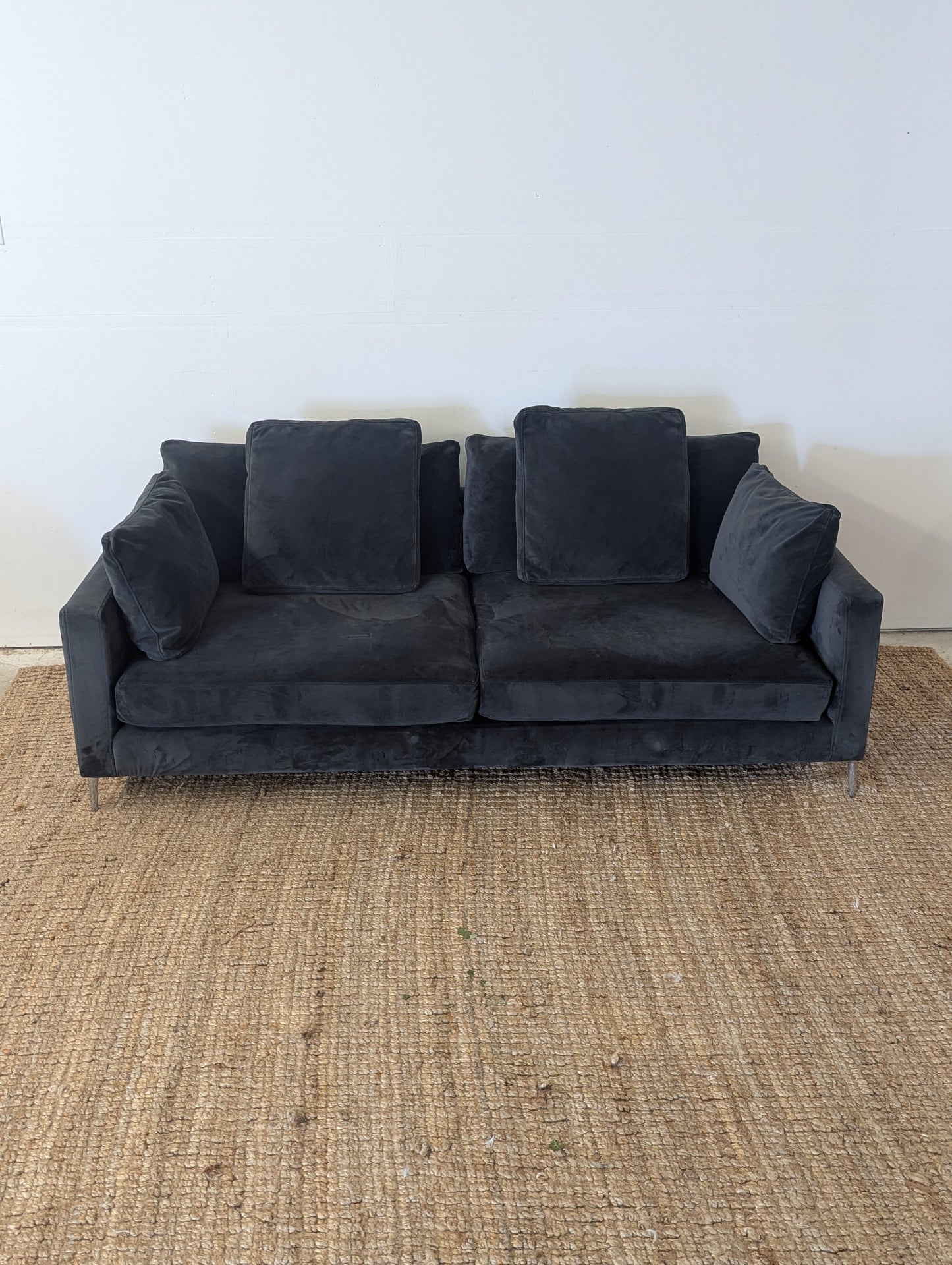 Stylus Invidia Sofa