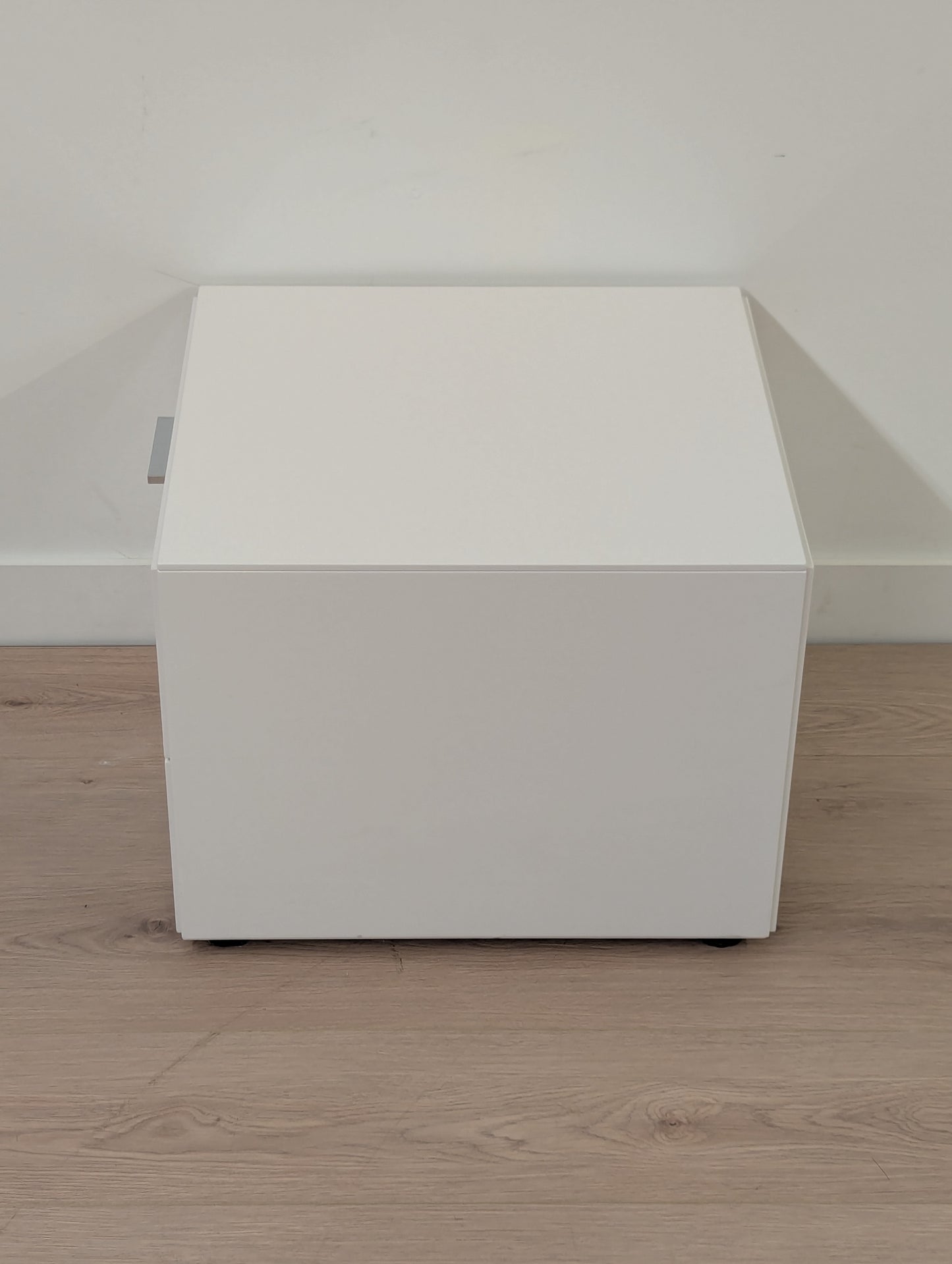 Montis Intu 2 Drawer Nightstand