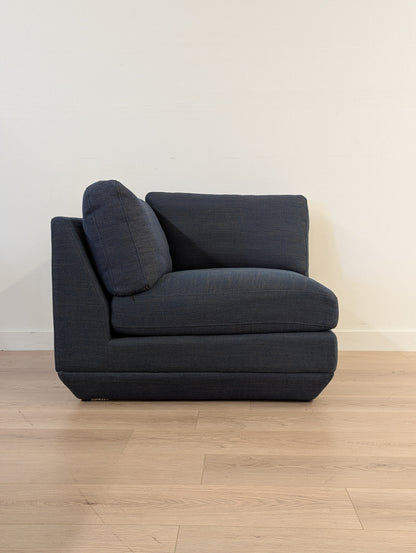 Gus Modern Podium 8 Piece Sectional Set