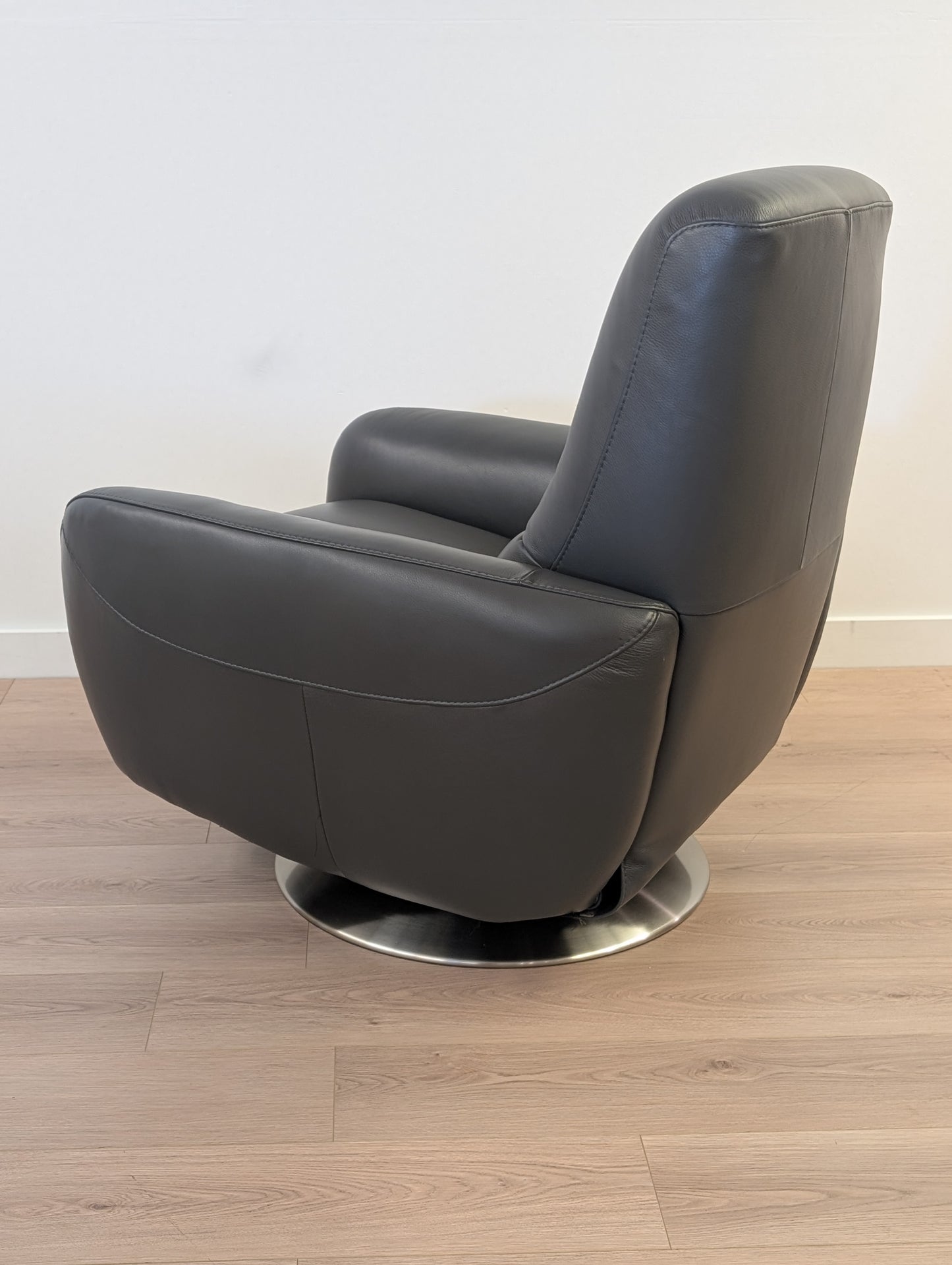Natuzzi Editions MODB769 Reclining Swivel Chair (2 Available)