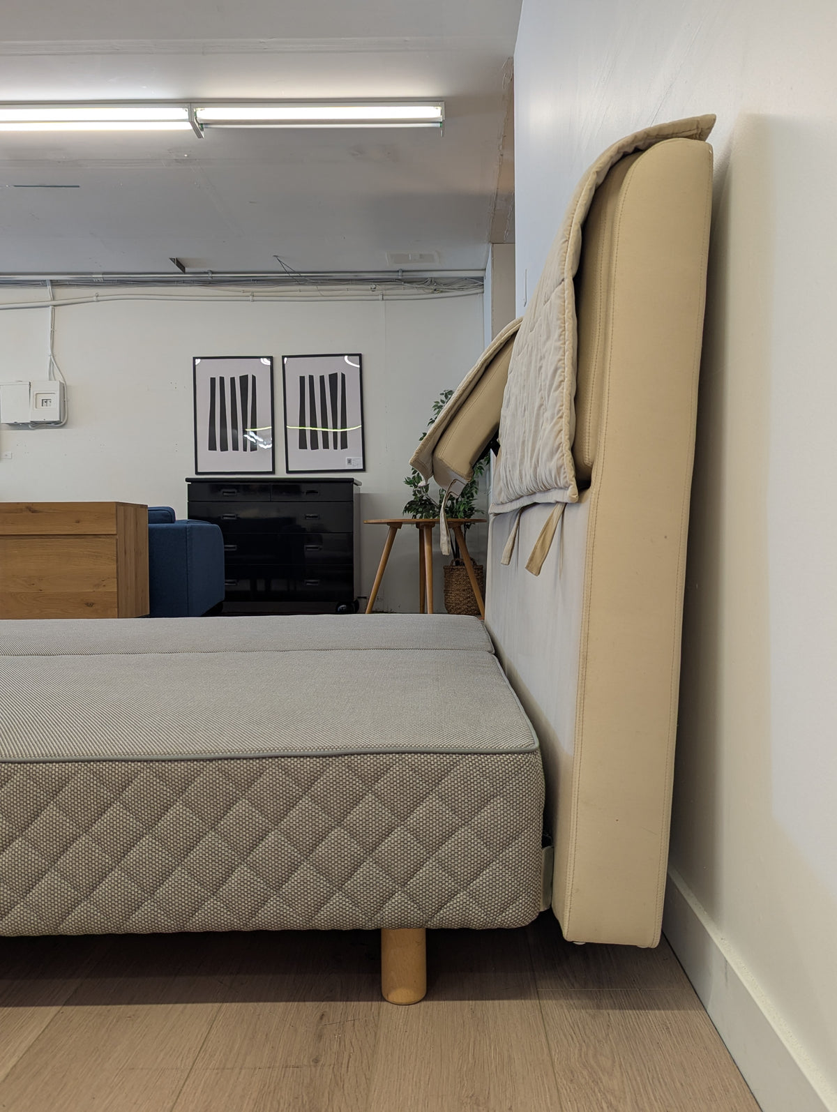 Duxiana Pascal 8888 Bed System (King)