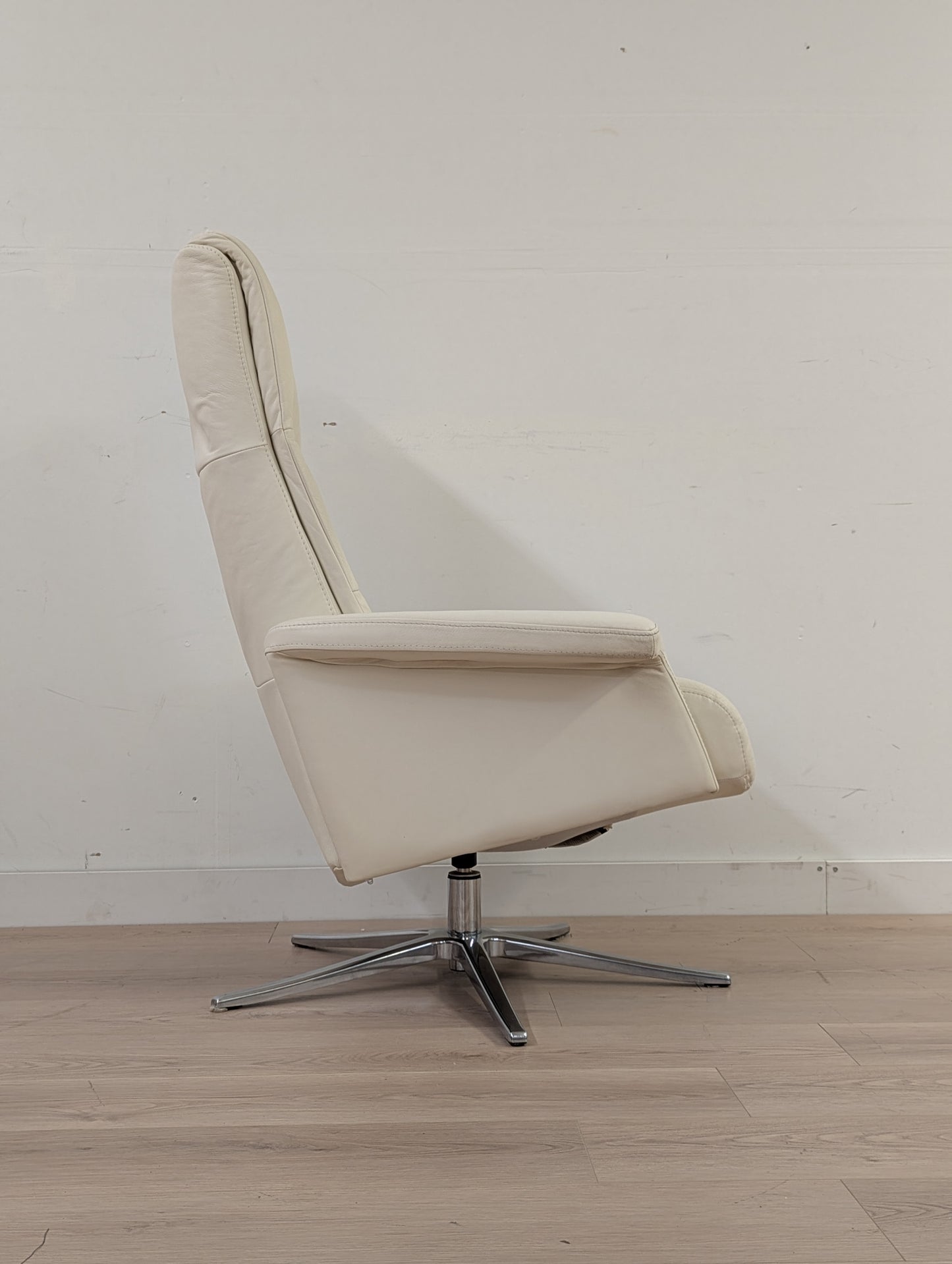 IMG Space 2400 Swivel Reclining Chair + Ottoman