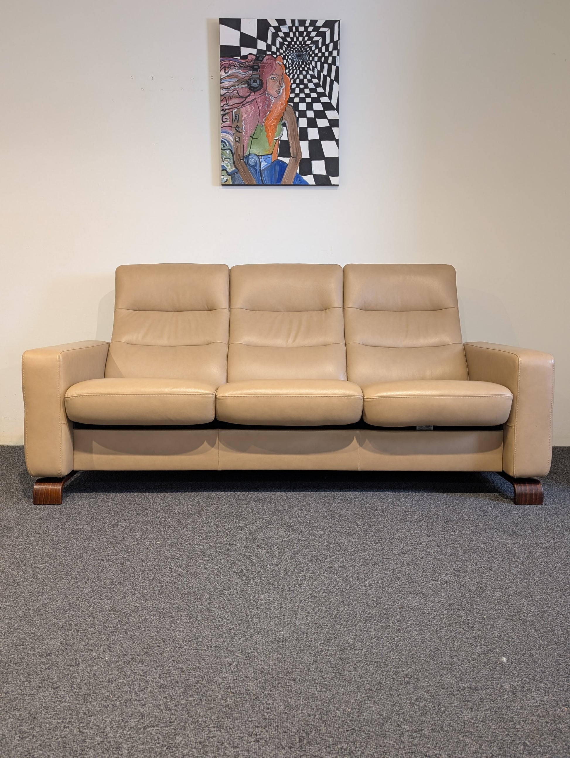 Ekornes Stressless Wave Leather Reclining Sofa โ Recertified Furniture