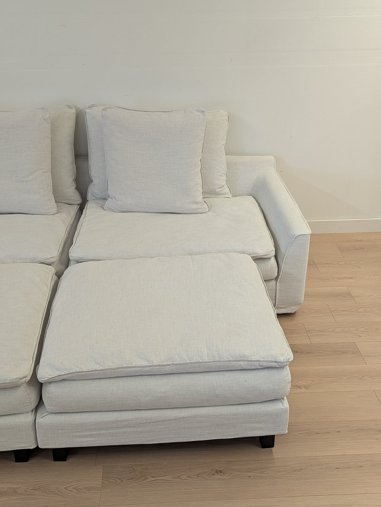 Furninova Sake Sectional