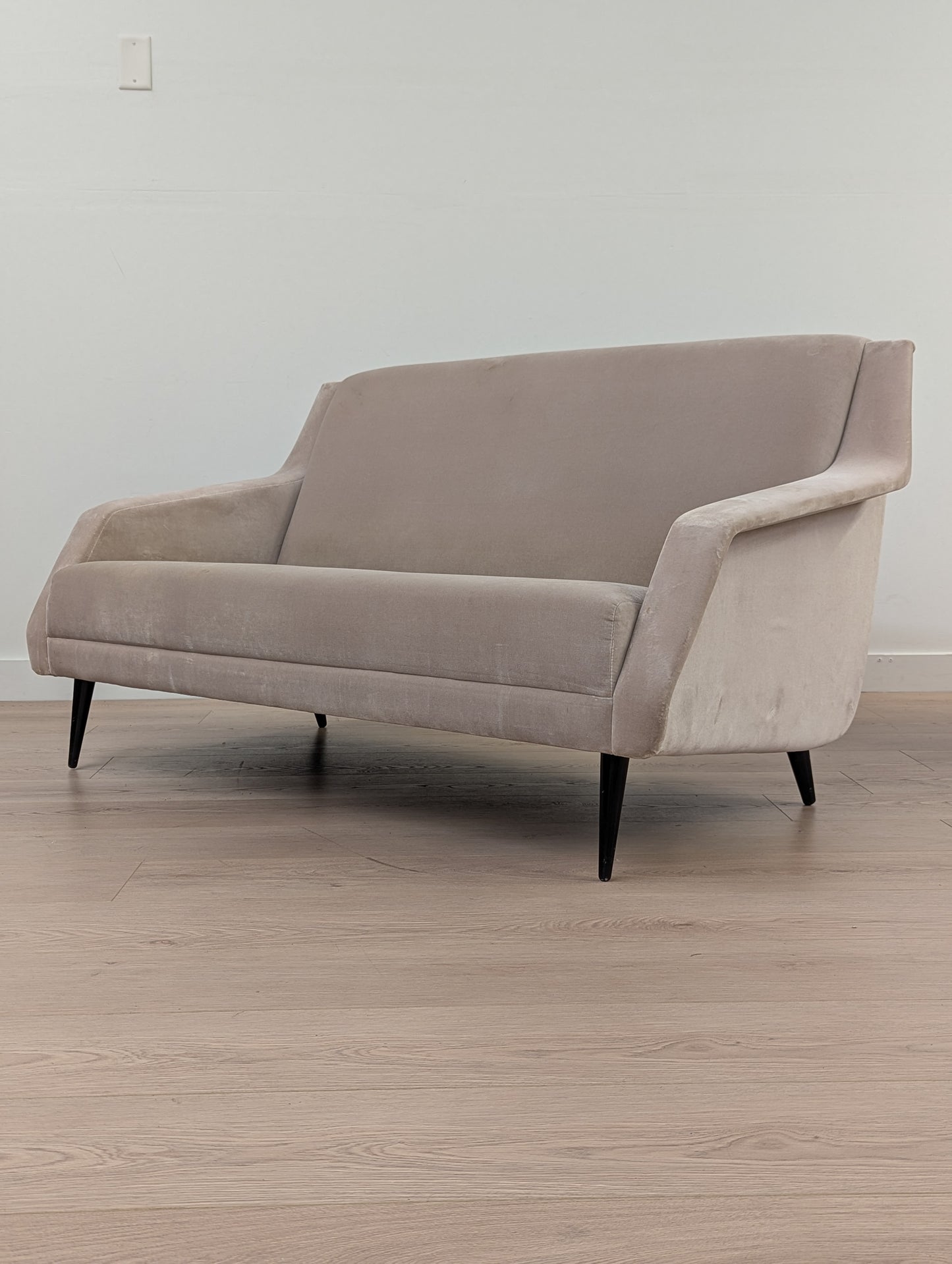 GUBI CDC2 Conic Base Lounge sofa