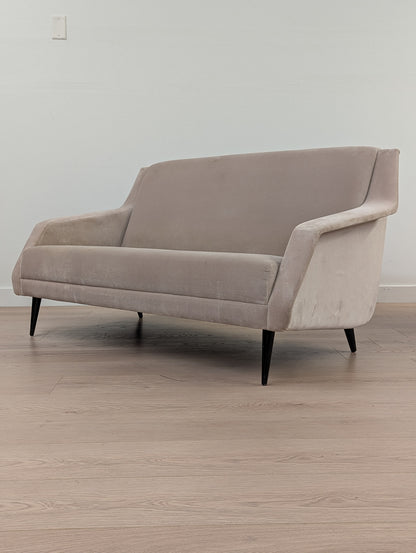 GUBI CDC2 Conic Base Lounge sofa