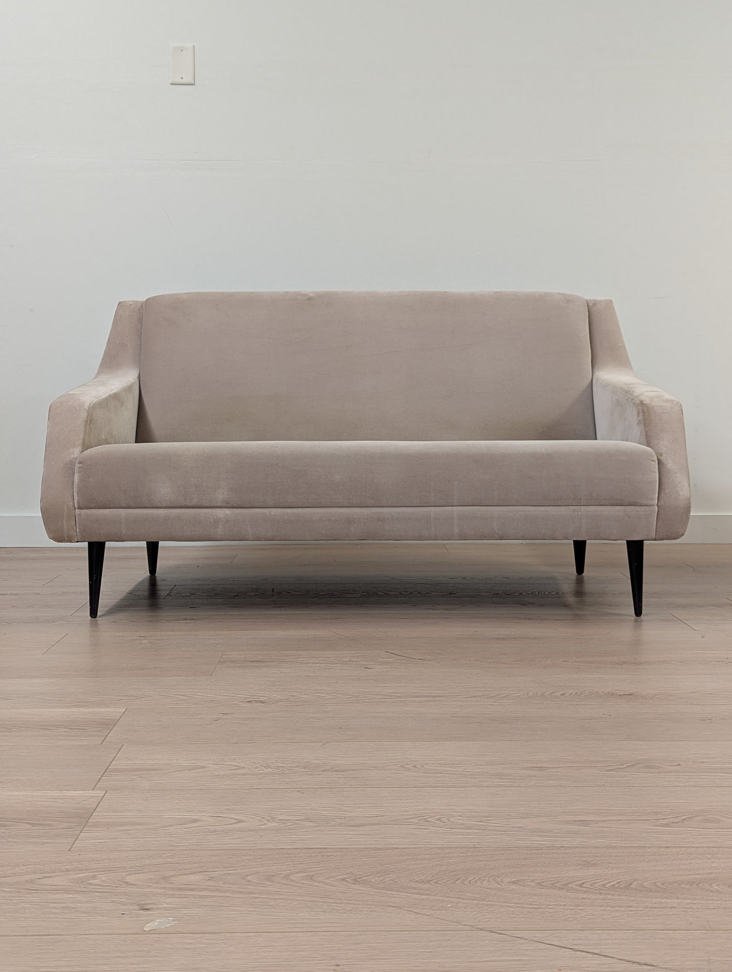 GUBI CDC2 Conic Base Lounge sofa