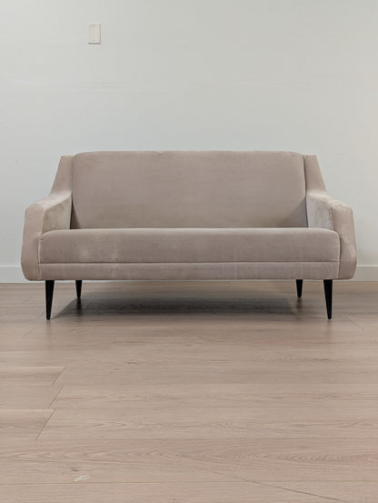 GUBI CDC2 Conic Base Lounge sofa