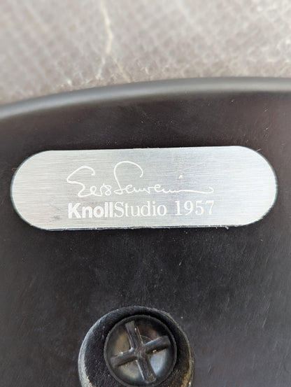 Knoll 42' Saarine Table