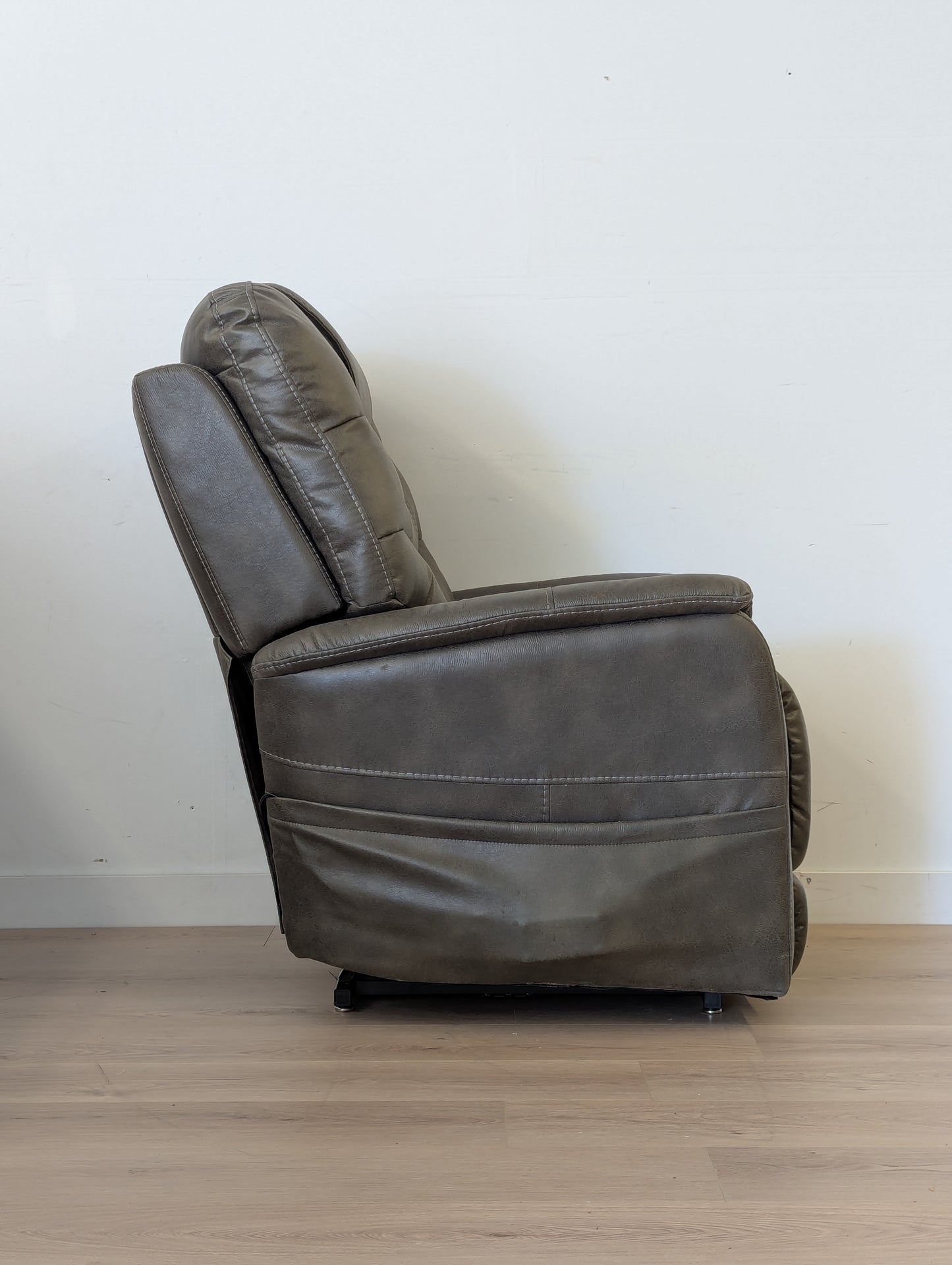 Pride Vivalift Power Lift Reclining Chair