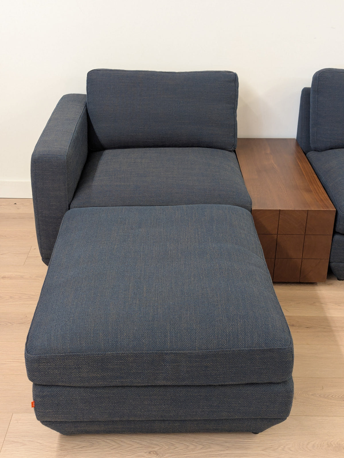 Gus Modern Podium 8 Piece Sectional Set