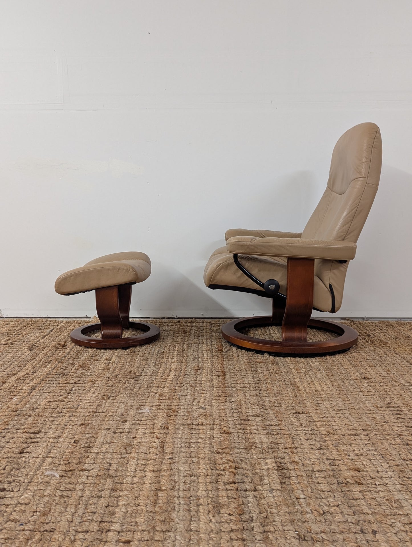 Ekornes Stressless Consul Reclining Chair + Ottoman