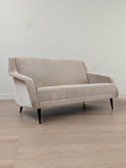 GUBI CDC2 Conic Base Lounge sofa