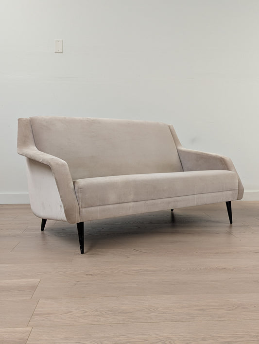GUBI CDC2 Conic Base Lounge sofa