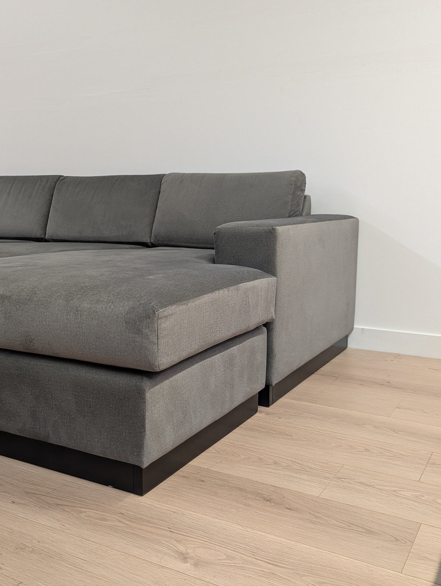 Kavuus Stellan Sectional with Reversible Chaise